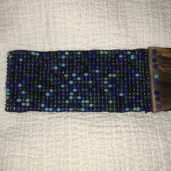 Beaded elastic belt with wood clasp - Picture 2 of 3